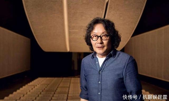 央美老师创作“英文书法”,作品卖价千万遭斥责,网友:毫无价值