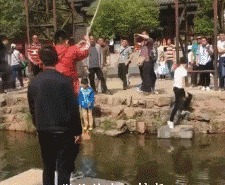 |搞笑GIF:地铁上遇到的小姐姐,真想去她们公司上班