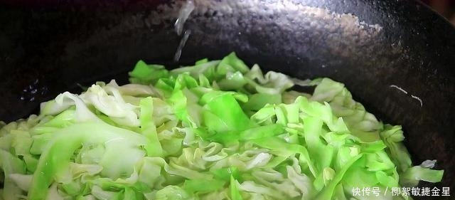 粉条|炒包菜,万万不要直接下锅炒,很多人一直没搞对,难怪不好吃!