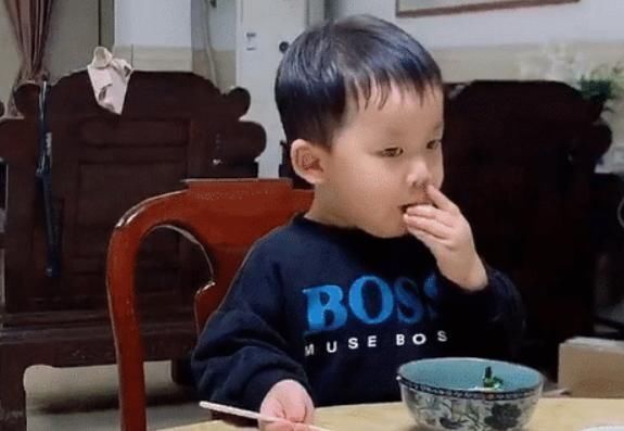 二宝|“卑微弟弟”专业伺候姐姐,我姐虐我千百遍,我待我姐如初恋