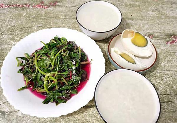 精盐|天气太热，我家晚餐简单做，主食菜肴轻松上桌，光盘不浪费