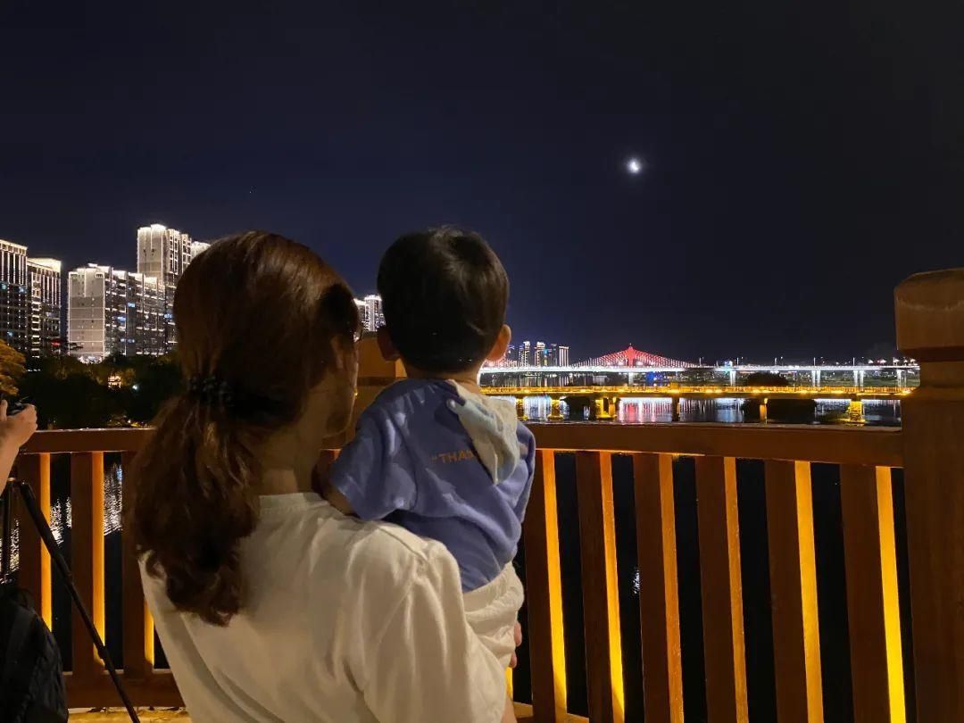 满城 “超级月全食”全程回放，漳州满城“追月人”~