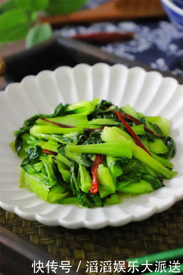 下锅|不管炒什么青菜,不要直接下锅,学会这个小技巧,青菜脆嫩不发黑