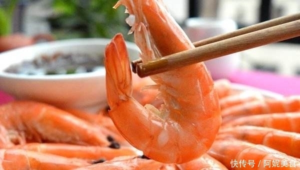鲜虾|煮虾的时候直接放水里煮是错的，多做1步，虾肉吃起来鲜嫩还不腥
