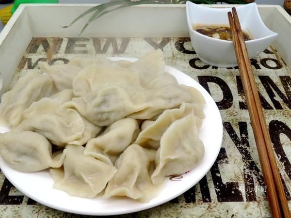 花生油|拌饺子馅加油还是加鸡蛋?教你正确做法,又鲜又香,咬一口都是汁