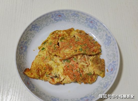 萝卜|胡萝卜别再炒着吃了，试试这样做，又香又嫩，上桌就抢光