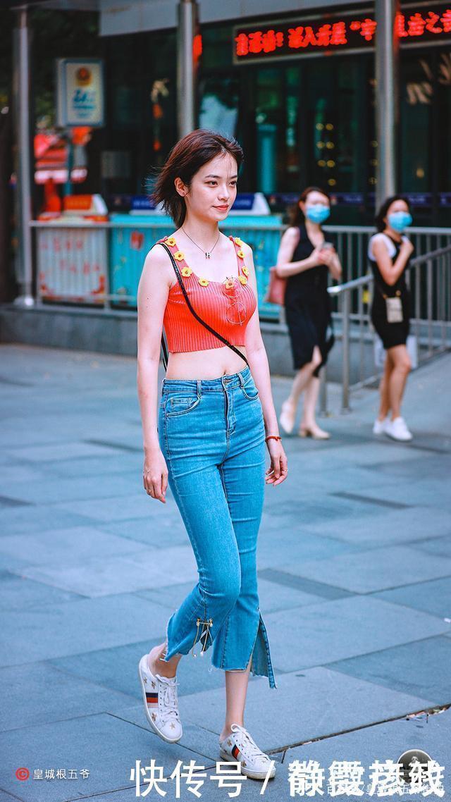 街拍学习穿衣搭配的技巧，用好看的服装来装扮自己