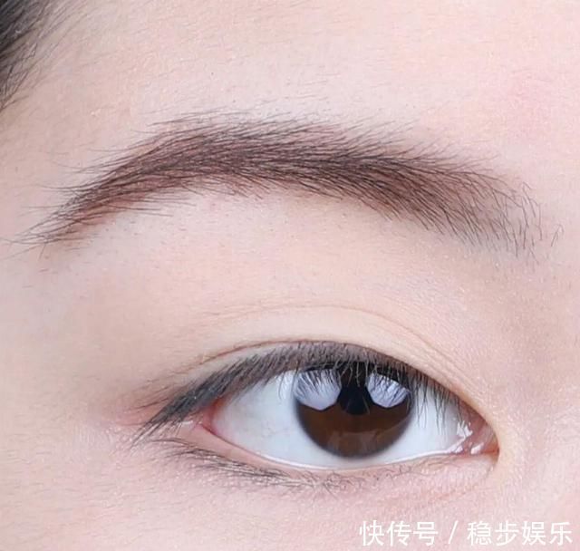 实用妆教贴夏日画“小雏菊妆”让你颜值加倍