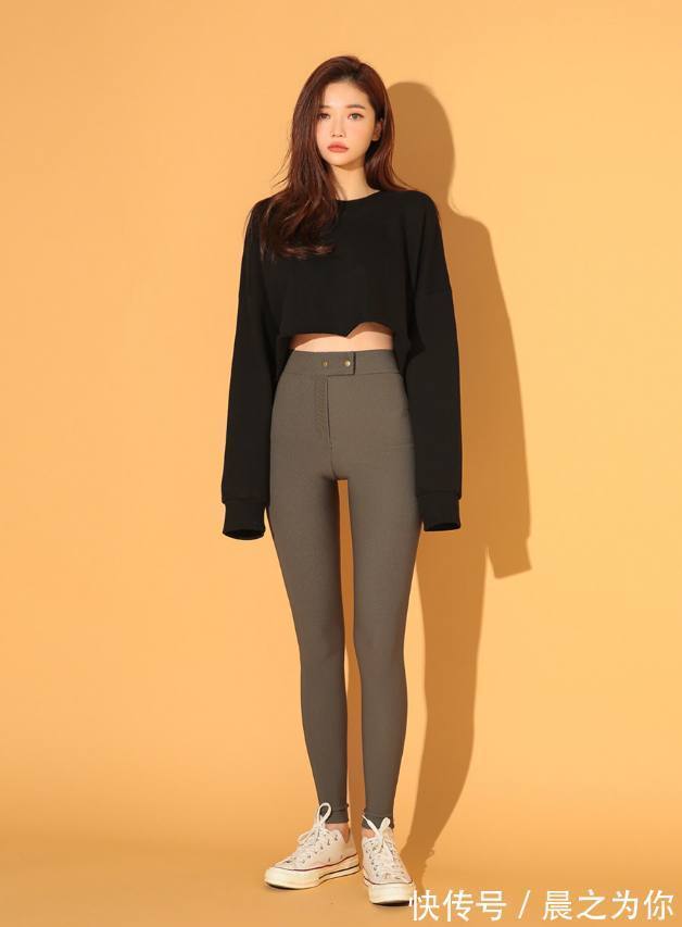 美女 个性十足的打底裤美女,时髦的穿搭,秀出曼妙姿态!