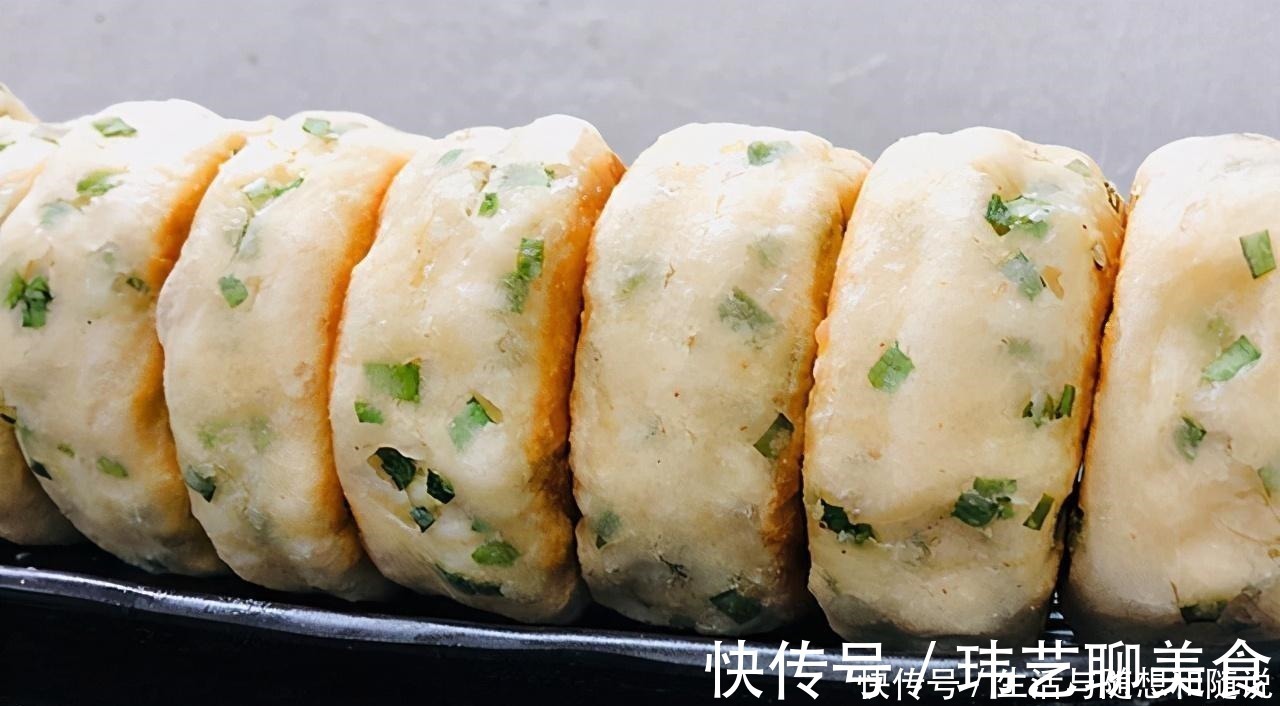 冬天早餐要吃好吃饱,爱上发面葱花饼,筷子一搅,出锅蓬松又暄软