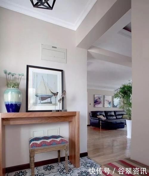 铺设|玄关,别再通铺瓷砖了,当下年轻人都喜欢这样装,也太好看了吧