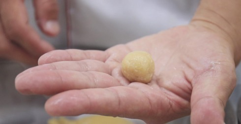 泡打粉|2个鸡蛋,一碗面,不发面不醒面,快速做开口笑,个个酥的直掉渣