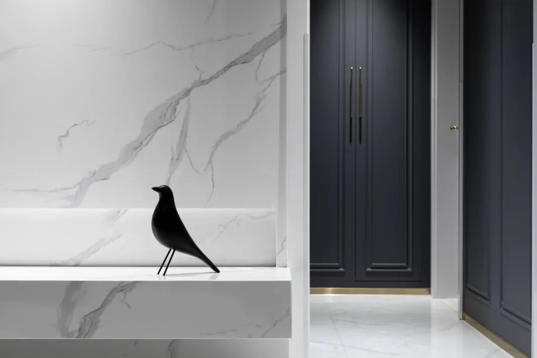 天花|360㎡现代轻奢,有琴房、有舞蹈室,还有独特的楼梯,设计很情趣