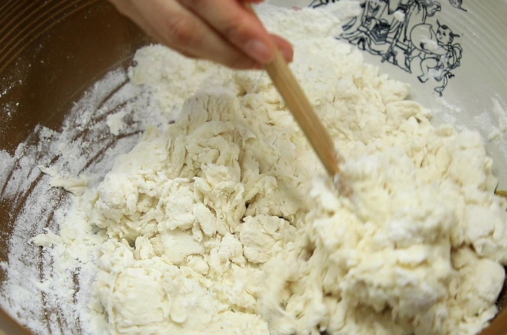 一碗面粉，一包牛奶，快速做出奶香盘阳饼，香甜松软，奶香四溢