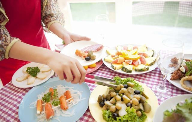 消化|女儿胃镜查出胃癌,消化科医生忠告饭后出现2种不适,千万小心