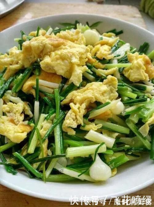 蒜炒鸡蛋|东北的小根蒜,叶子长得跟葱差不多,根茎和蒜一样,炒鸡蛋非常美味!