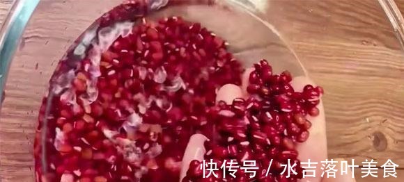 这小饼,不煎也不炒,几分钟就做好营养很高,小姐姐吃最好了!