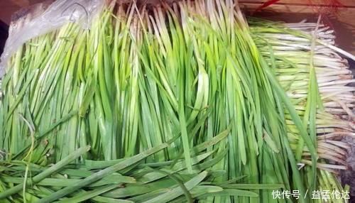 头茬|买韭菜,白根和紫根韭菜有啥区别?看完才知道差别,以后别瞎买了