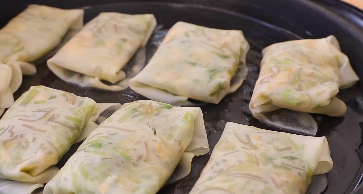 一个萝卜，两个鸡蛋，这样做超好吃，皮薄大馅，香酥多汁比包子香