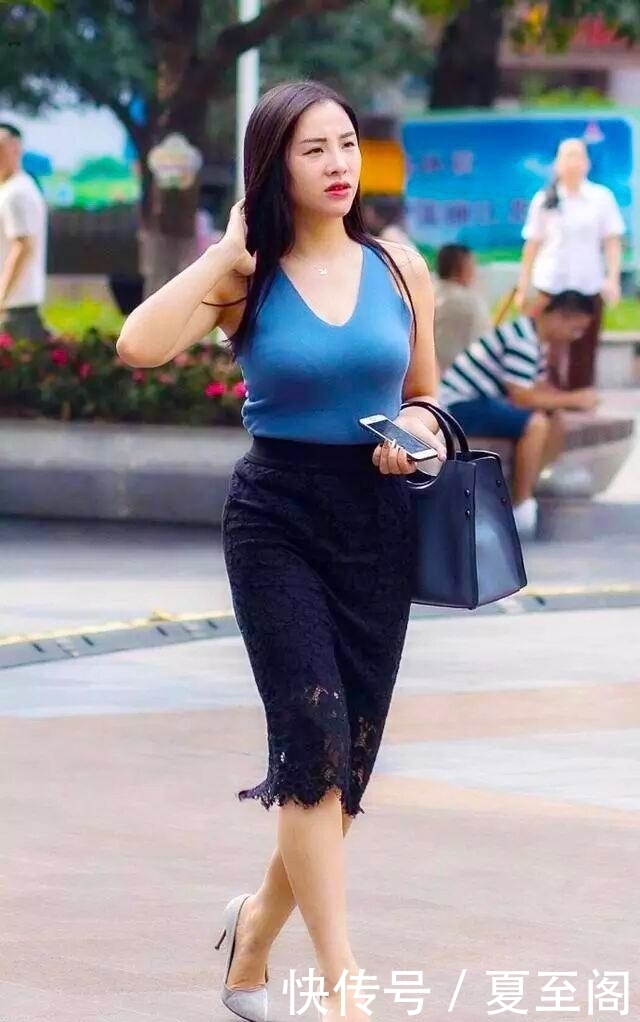 妩媚|街拍: 小姐姐们的穿着清凉性感妩媚,真美