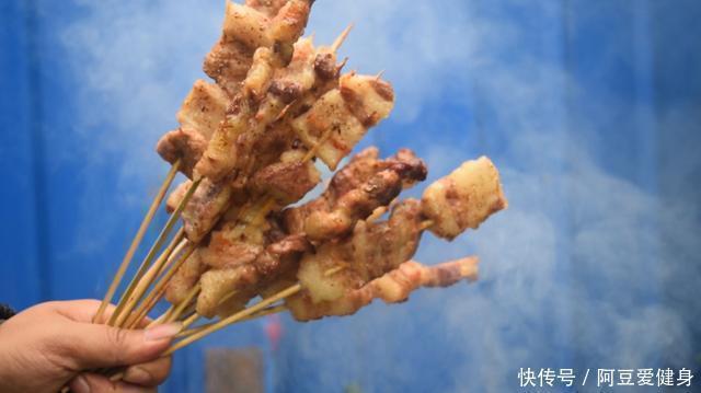 做法|五花肉别再红烧了,不蒸不煮不红烧,做法简单,上桌瞬间被扫光!