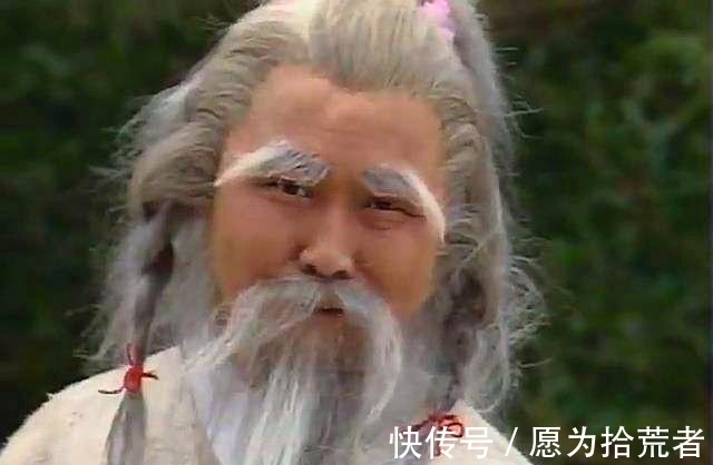 武功$《射雕》中周伯通的功夫高深莫测,他比洪七公还高吗?听他怎么说