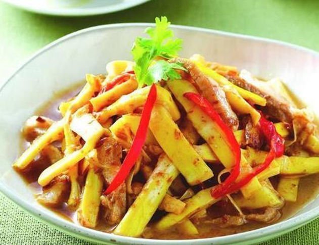 美食精选:蒜苔小炒肉,红烧鲤鱼,竹笋肉丝,笋干炒肉的做法