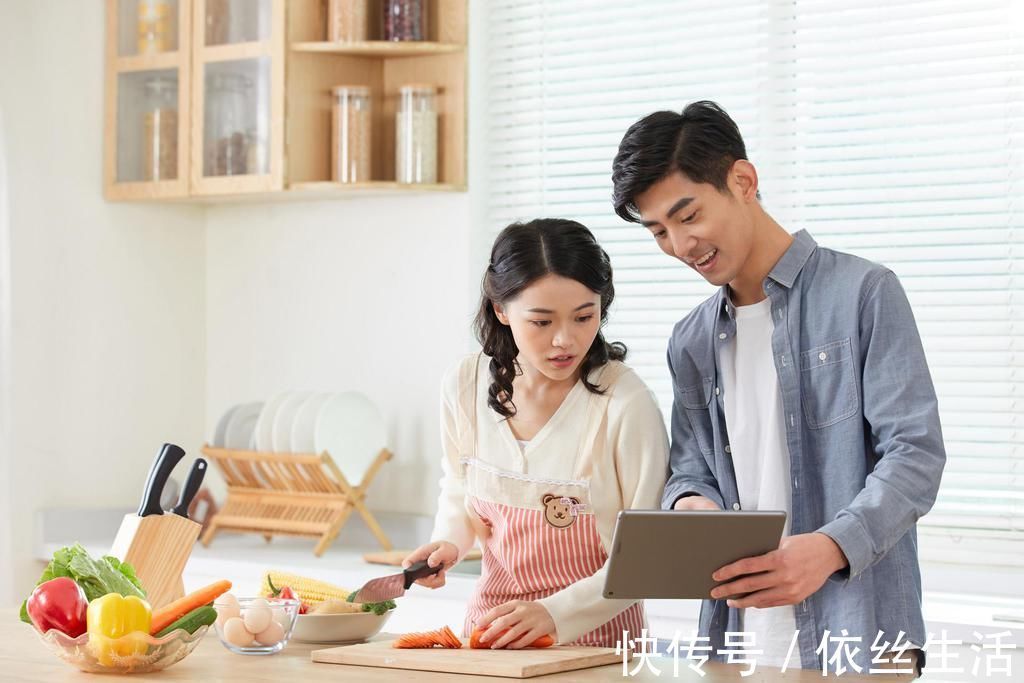 辅食|孩子一岁以后就能吃大人饭？营养师：三岁前娃吃大人饭有“毒”