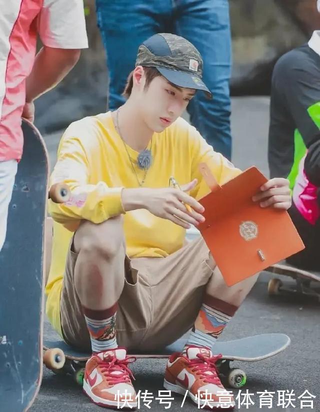 yeezy 一秒售罄,一夜暴涨!他们穿的球鞋我劝你千万别买!