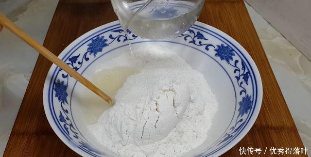 油酥|烧饼这样做才香酥，锅里烙一烙，比买的还好吃，咬一口就香酥掉渣