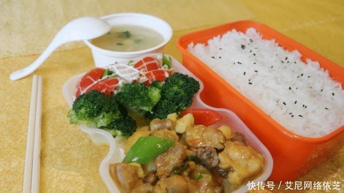 外卖|男子订酸辣粉外卖备注:粉不要给我放豆芽,酸菜,收到后他就懵了