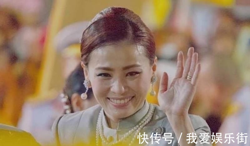 囧囧眉|苏提达漫画造型翻车,囧囧眉和法令纹明显,跟王室精修照判若两人