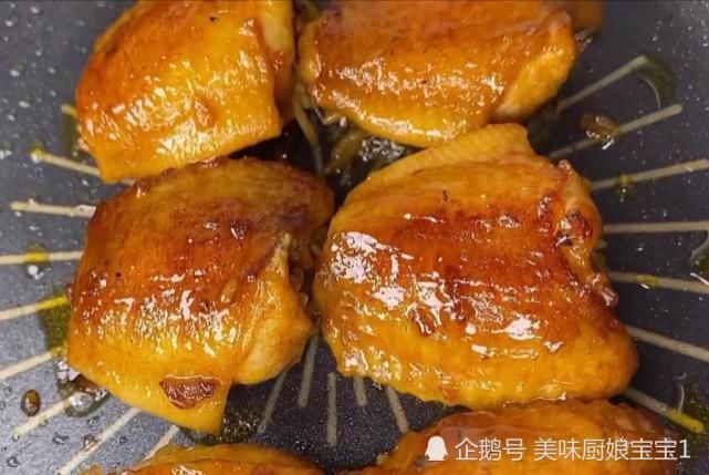 剩米饭|“鸡翅包饭”鸡翅包裹着香糯糯的米饭，让人闻着就流口水