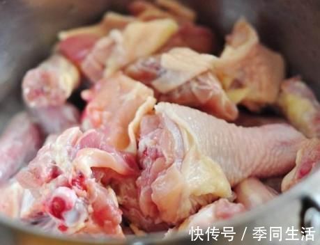 炖鸡汤,直接下锅炖是不对的,难怪口感差,大厨教你正确做法