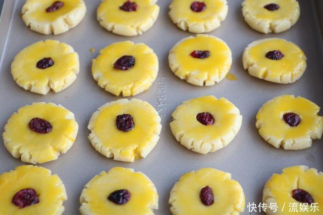 做法比馒头简单，味道比煎饼好吃的饼干，面粉加鸡蛋，香酥又管饱