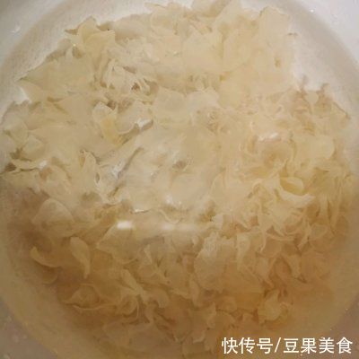 下午茶|缤纷下午茶：银耳雪梨冻。迷上了白凉粉，感受它的魅力