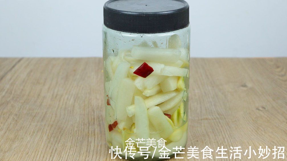 腌萝卜时，只用盐杀水就错了，跟我学会这招，萝卜香脆爽口不涩口