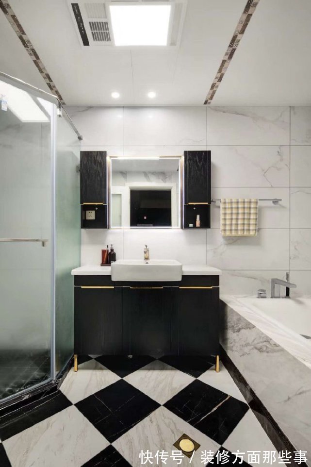 二居室|112平现代风二居室,灯光在夜幕下散发出一种雅致迷人的气息