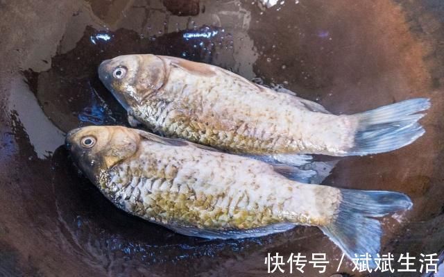 老少皆宜|鱼汤不要直接下锅炖,多加一步,鱼汤轻松炖出奶白色