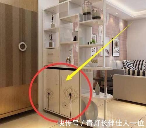 玄关|越来越多人家客厅都用这种隔断，省钱又实用，后悔我家装早了