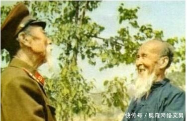 授衔|此人82岁被授衔中将,却不愿剪胡子,主席笑说:给他批个特例吧