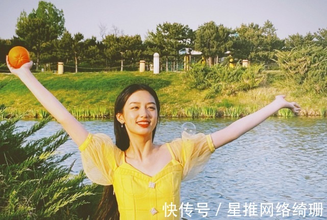 泡泡袖|三张海报，三种风格，周也的可塑性真的很强