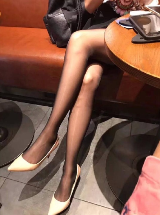 时尚","m":"cbc033234d3a31fec874a891aaee66194c6ed3e4","nlabel":"stat_3049655819:zm.news.so.com:5ryC5Lqu5YaF6aWw,pageType_zmt,glevel_3","ntag":"tfashion;sfashion_时尚;kfashion_1:时尚;kfashion_1:搭配;kfashion_1:瑜伽裤;call_P