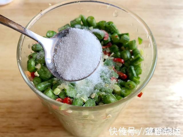 腌菜一个月才敢吃？多加1步降低亚硝酸盐，酸辣爽口，5天就能吃