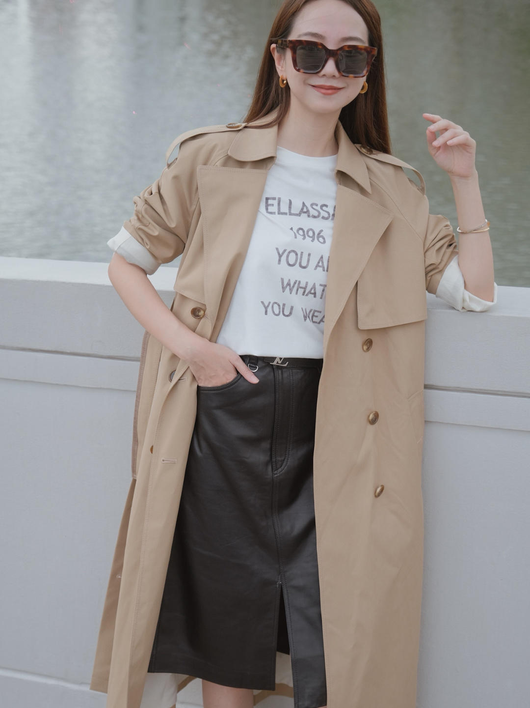 半身裙|职场法式穿搭指南,大u领针织衫+半身裙,穿起来气质又性感