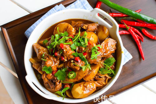 冬季天冷馋肉菜，鸡腿加它咕嘟嘟炖一锅，饭菜都有了，特省事