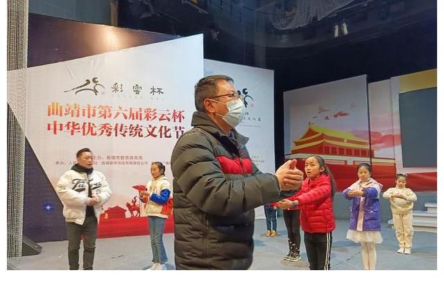 探班少儿春晚:打磨细节 畅谈一路心得