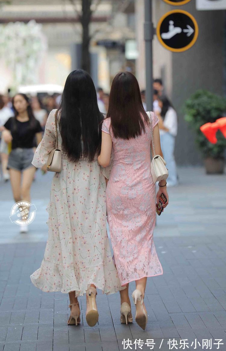 装扮 动人心扉的连衣裙装扮增添沉稳气质,想说不爱它都难,淡雅大方