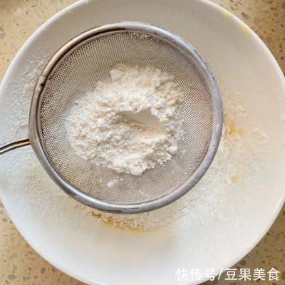 这道自制小蛋糕，低糖又美味简单快手，超下饭