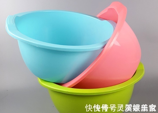 塑料|塑料盆易沾污渍难清洗教你4个妙招清洗塑料盆，顽固污渍轻松除